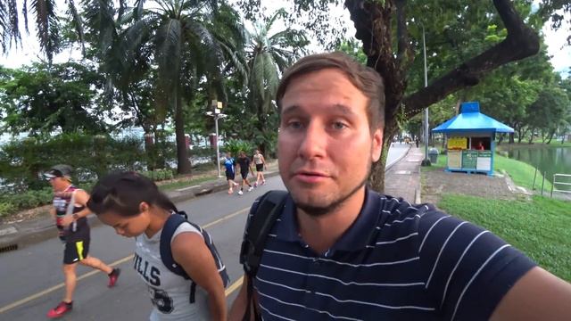 Бангкок, Таиланд. Люмпини парк. Полиция заблокировала машину смотреть онлайн