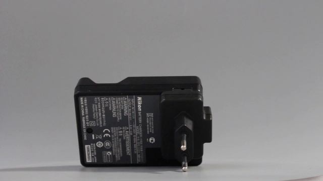 Зарядное устройство Nikon MH-24 БУ смотреть онлайн