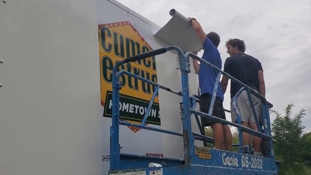 Brockman Signs Truck Wrap Installation Video смотреть онлайн