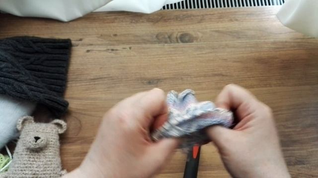 Готовые работы 2 // Носки, игрушки крючком и спицами, шапка, шляпка, декор для дома