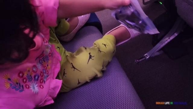 भारत से ऑस्ट्रेलिया का हवाई सफ़र | India to Australia Flight | Indian Life In Australia смотреть онлайн