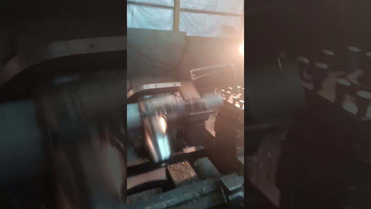 ОТец точит сапог