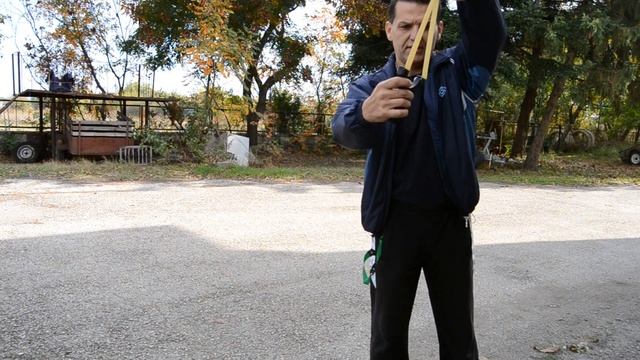 Как да стреляме с прашка How to shoot with a slingshot смотреть онлайн