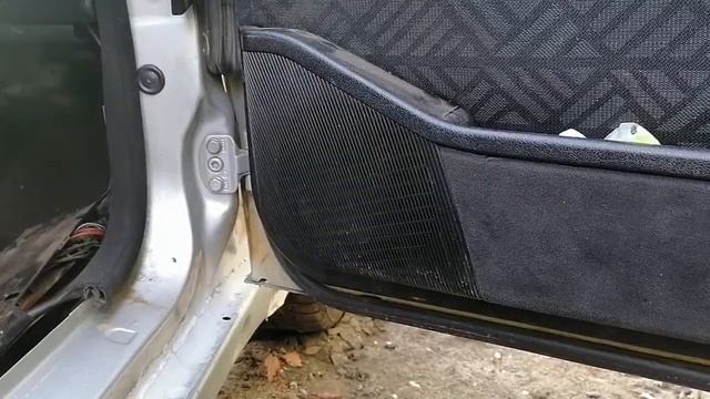 Замена штатных динамиков в Mercedes C180 на DL Audio Raven 165 смотреть онлайн