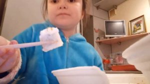 Мукбанг / Кушаю роллы на камеру