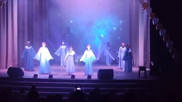 Девочка классно поет. смотреть онлайн