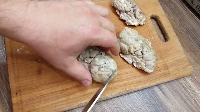Деликатес - жаренные телячьи мозги смотреть онлайн