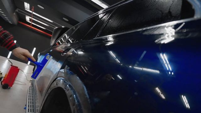 Оклейка пленкой Mercedes GLS X167. Мерседес ГЛС в матовой пленке, антихром и решетка в черный мат. смотреть онлайн