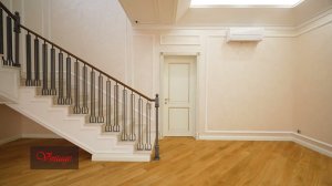 Инженерная доска и классические двери из массива. Загородный дом.