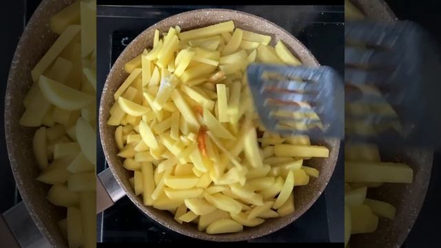 Жареная картошка с лесными грибами