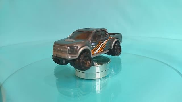 Машинка Hot Wheels Ford F 150 Raptor смотреть онлайн
