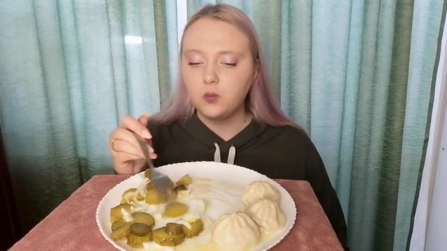 Мукбанг/Mukbang. Манты и кислые огурцы с луком. смотреть онлайн