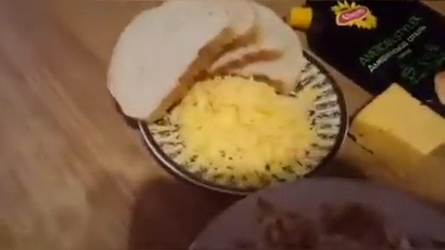 Горячие бутерброды с сыром и грибной суп #рецепт #грибы #суп #еда #кулинария #готовимдома #котлет смотреть онлайн