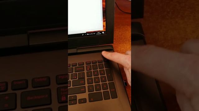 Dell 7577. GTX1060. N7829 смотреть онлайн