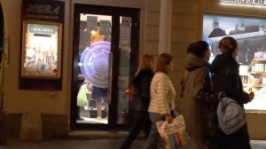 АВТОЗВУК ПО ГОРОДУ. ХИТЫ 90Х 2000Х ч.3. РЕАКЦИИ ЛЮДЕЙ НА ГРОМКУЮ МУЗЫКУ С МАШИНЫ.