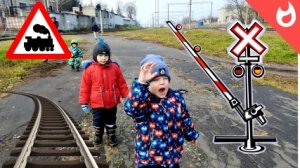 Поезда на железнодорожном переезде / Елисей и друзья