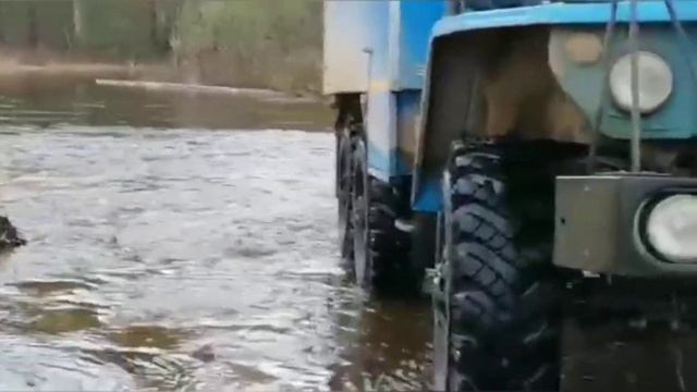 Экстремальное форсирование бурного горного потока ! смотреть онлайн