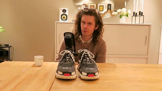 Balenciaga Triple S (Baloonciaga Triple S) смотреть онлайн
