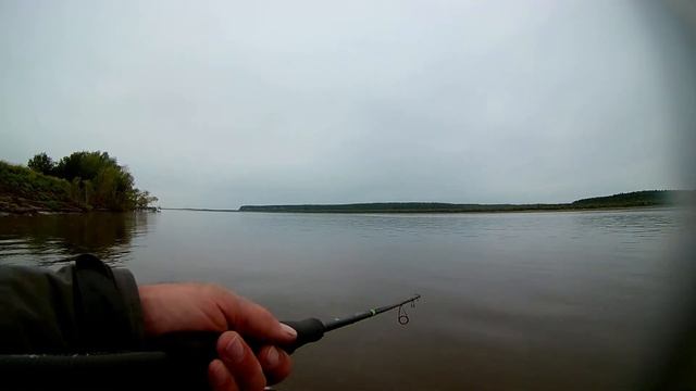 Простая рыбалка на спиннинг на реке Обь! Ловля ЩУКИ смотреть онлайн