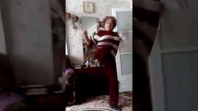 Бабуля в 74 года ''как отбиться от гопников " смотреть онлайн