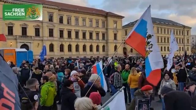 Граждане Германии вышли на улицы Лейпцига на антиамериканский митинг! смотреть онлайн