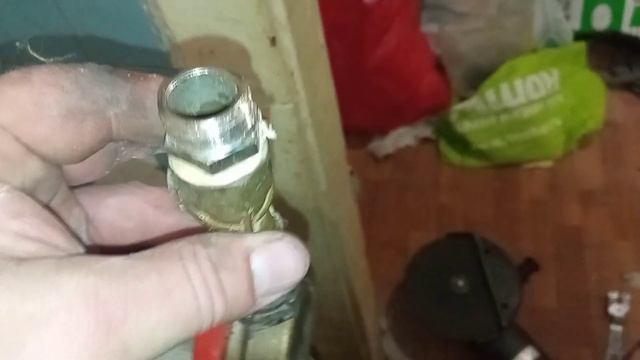 Меняю трубы в квартире. смотреть онлайн