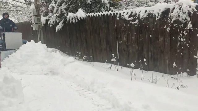 Самодельный гусеничный трактор. Испытание сырым снегом. смотреть онлайн