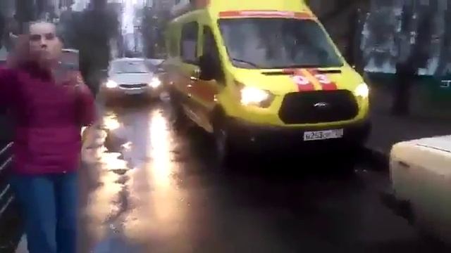 ЯЖЕМАТЬ требует, чтобы СКОРАЯ её пропустила смотреть онлайн