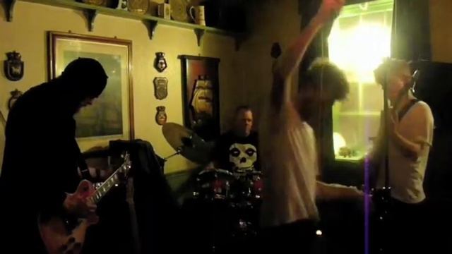 "Jack the Ripper" (Screaming Lord Sutch cover), The Long Knives смотреть онлайн