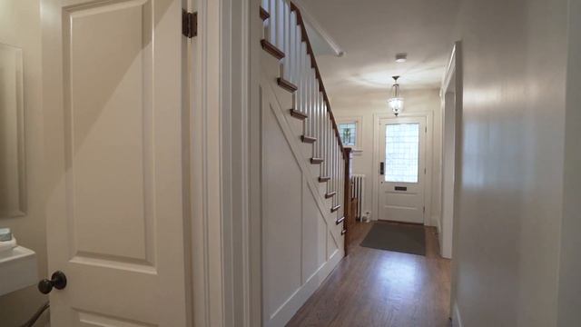 1021 Logan Ave, Toronto, Ontario смотреть онлайн