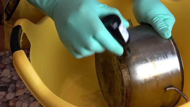 ОЧИЩАЕТ МОМЕНТАЛЬНО, ВОТ ЭТО МЕТОД! Как очистить кастрюлю до БЛЕСКА и убрать нагар и жир? смотреть онлайн