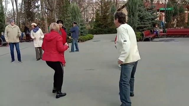 А ТЫ ЛЮБОВЬ МОЯ ПЕРВАЯ ТАНЦЫ В ПАРКЕ ГОРЬКОГО смотреть онлайн