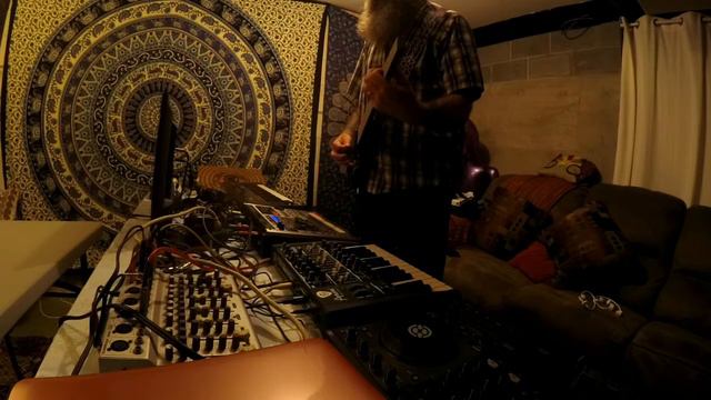 Arturia Minibrute played with YouRock MIDI guitar CPK смотреть онлайн