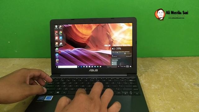 UNBOXING & REVIEW Asus VivoBook E12 E203NAH FD411T | Notebook Murah Handal смотреть онлайн