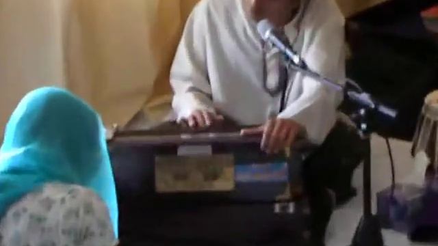 Zamir Dhanji doing Shabad.AVI смотреть онлайн