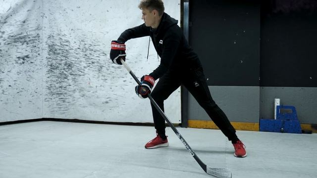 Как правильно бросать шайбу? Разбор техники бросков смотреть онлайн