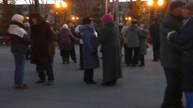 Ах какая женщина.Народные танцы в парке Горького,Харьков. смотреть онлайн