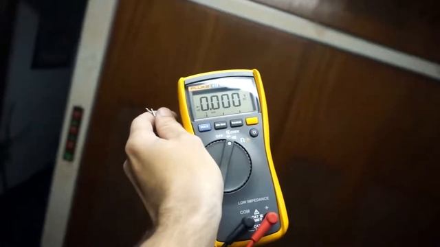 Fluke 113 Multimeter Lamp Fluorescente interference part 2 смотреть онлайн