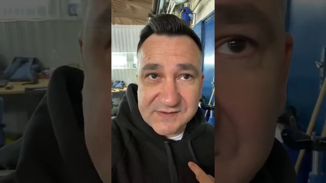 Разница между директором и автомехаником смотреть онлайн