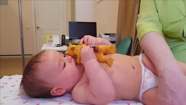 МАССАЖ ЖИВОТА У МАЛЫША ИЛИ КАК ПОБЕДИТЬ ГАЗИКИ!!! смотреть онлайн