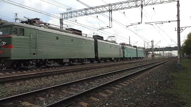 Сплотка электровозов ВЛ11-388 (ТЧЭ-5)/ВЛ11.8-830 (ТЧЭ-27) следует резервом. смотреть онлайн