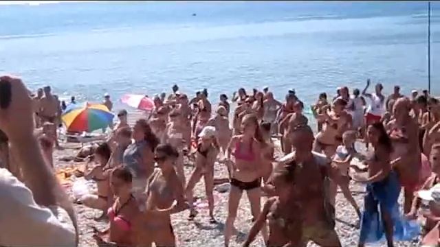 Звёзды Коктебеля 2012 Флешмоб на пляже2 смотреть онлайн