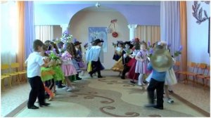 Вход на утренник 8 марта. Песенка о Маме.