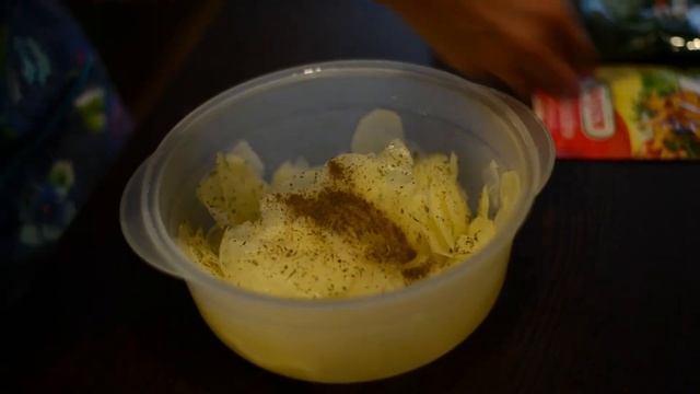 ХРУСТЯЩИЕ ДОМАШНИЕ ЧИПСЫ / ДЕЛАЕМ НАТУРАЛЬНЫЕ ХРУСТЯЩИЕ ЧИПСЫ! смотреть онлайн