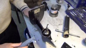 Лодочный мотор mercury 15.  Вода в редукторе