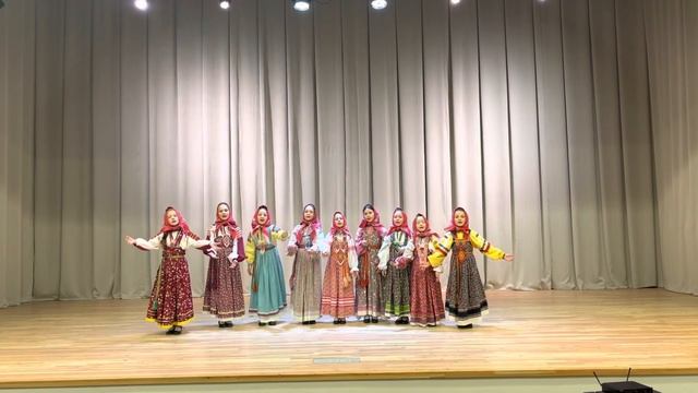 Фольклорный ансамбль «Северная скоморошина« – «￼ И шла баба из-за моря« (весенняя закличка￼) смотреть онлайн