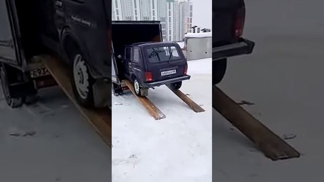 Нива выезжает из газели смотреть онлайн