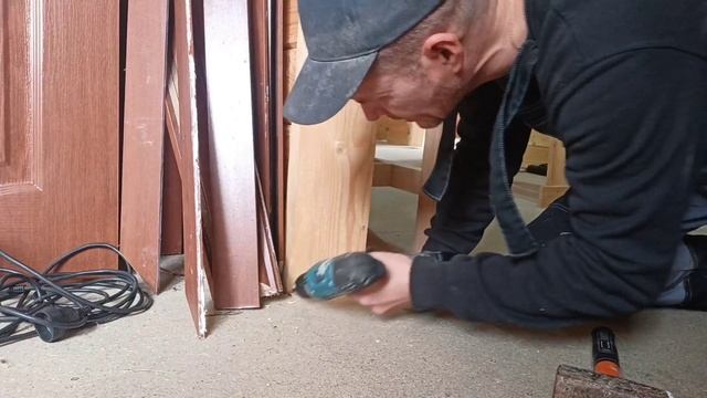Дом из бруса своими руками.Установка окосячки дверного проёма. Установка камеры наблюдения. смотреть онлайн