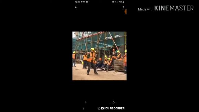 Этот строитель взорвал интернет