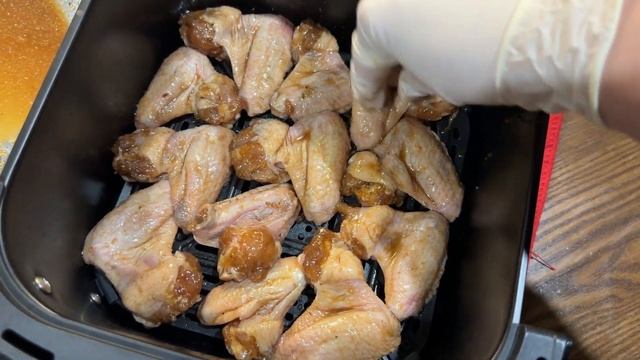 Соковиті курячі крильця в мультипечі смотреть онлайн